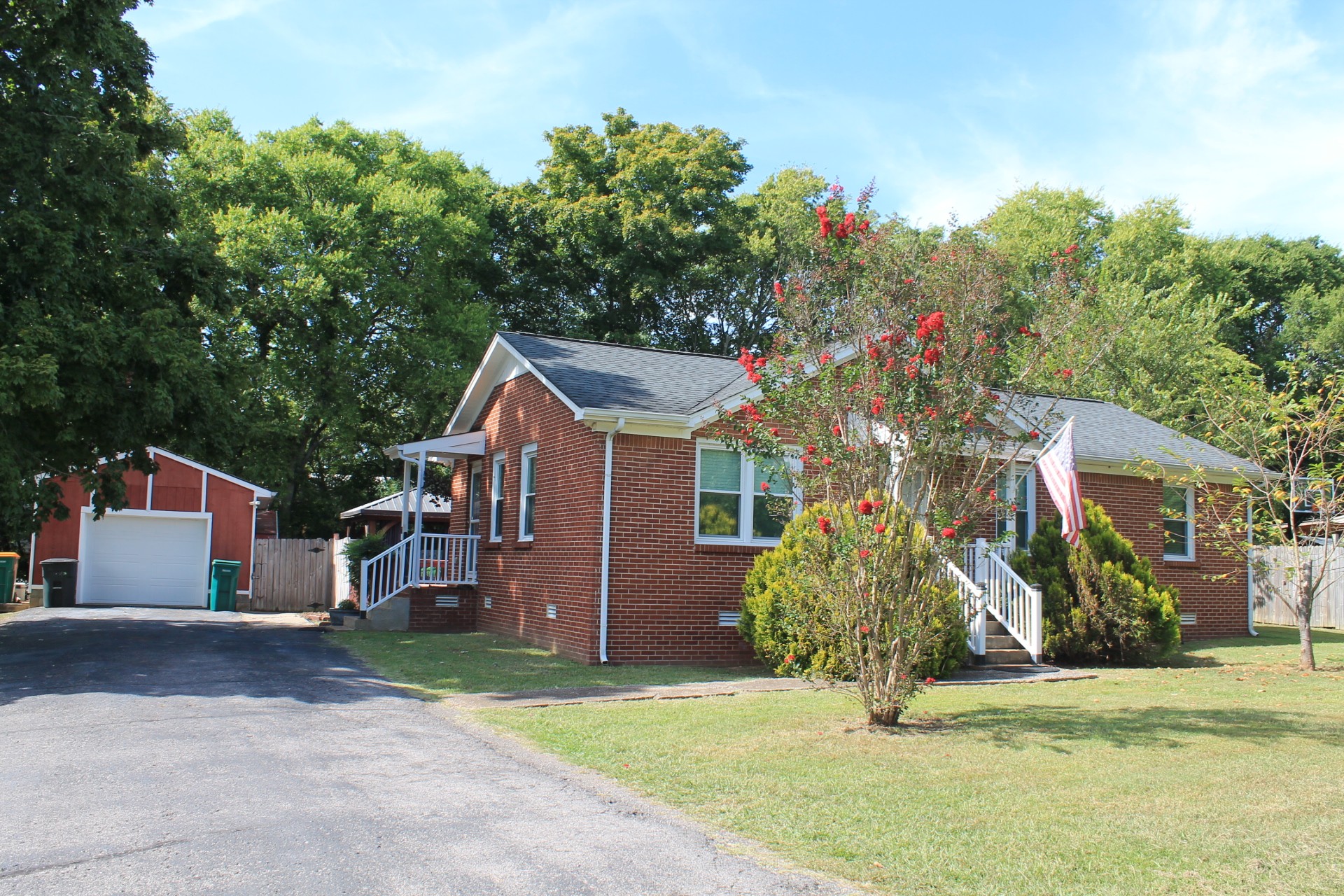806 Belle Dr
