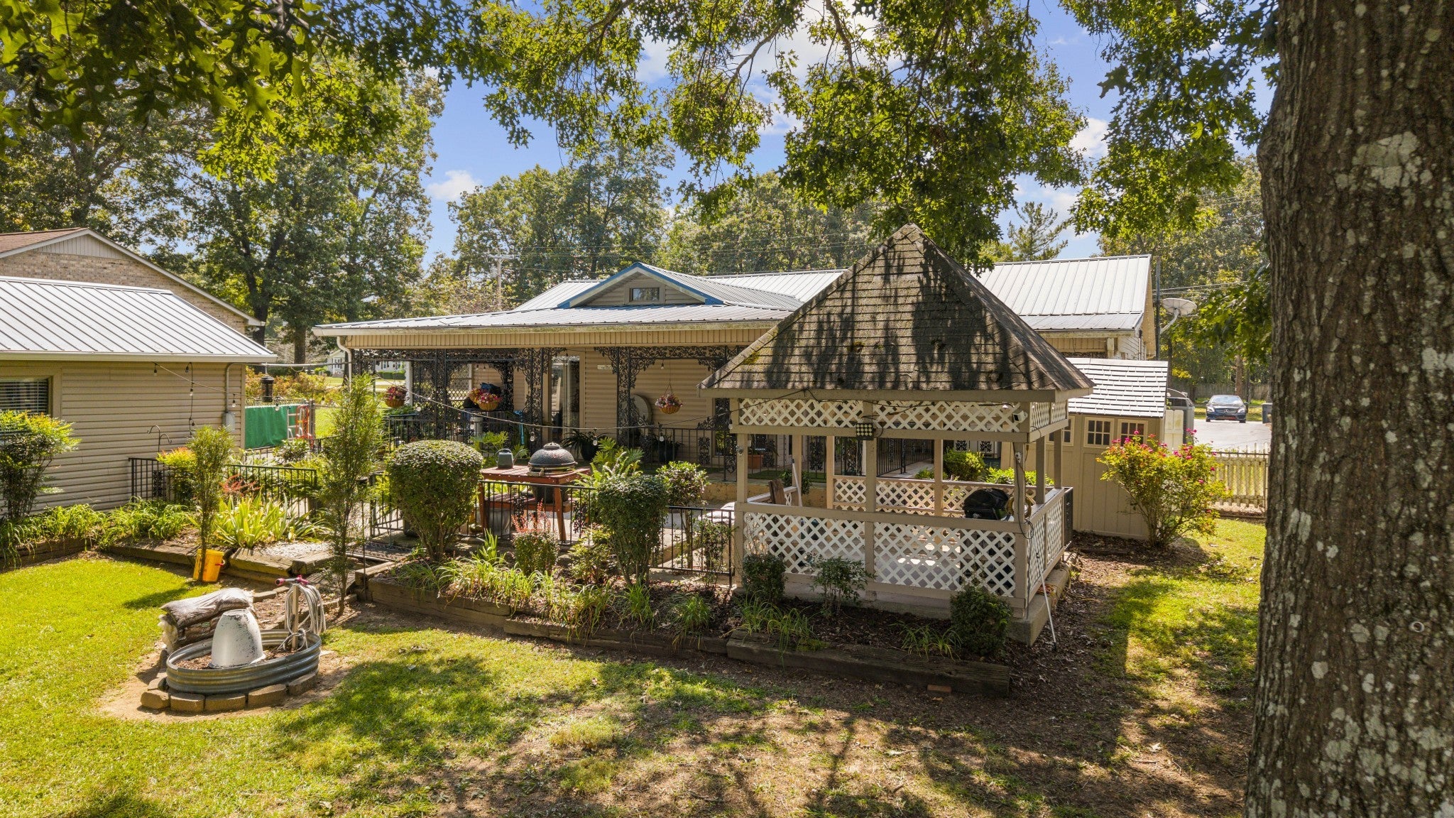 86 Lakeshore Dr