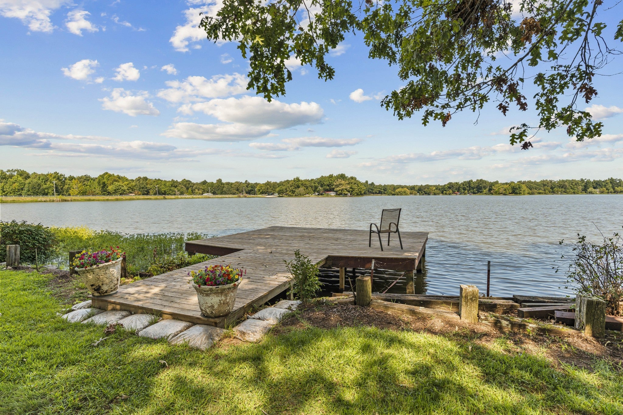 86 Lakeshore Dr
