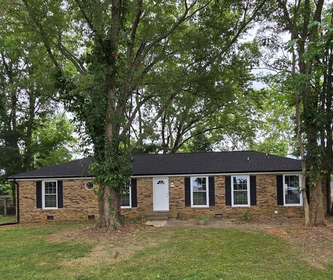 214 Cunningham Ln Clarksville TN 37042