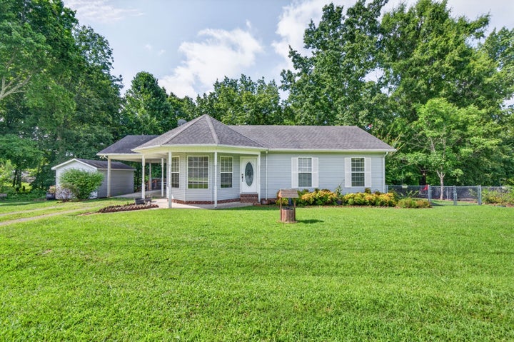 Photo 1 of 30 — 199 Moore Ln, Dowelltown, TN 37059
