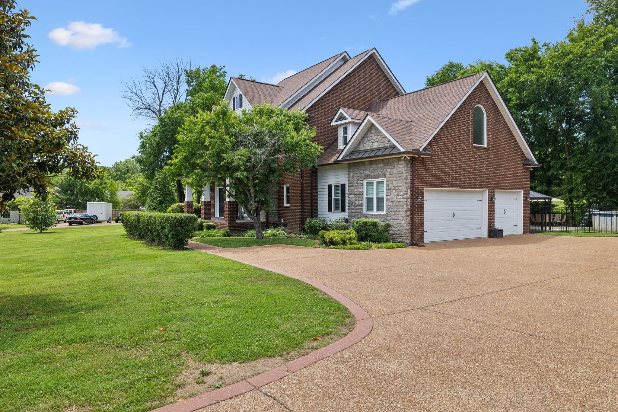 2203 Oakleaf Ct