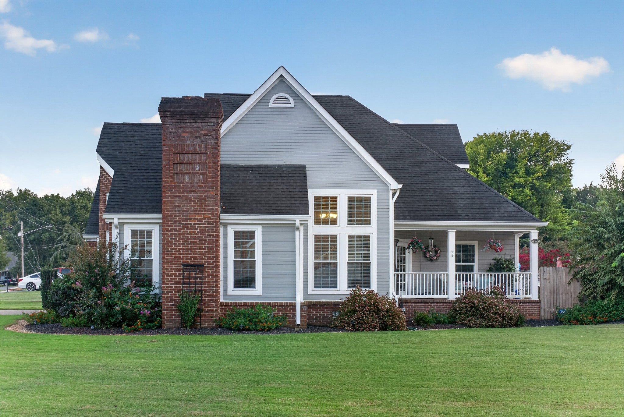 215 Hunters Run Cir NW