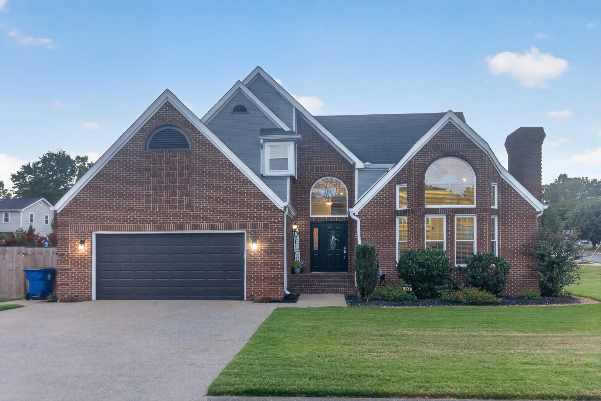 215 Hunters Run Cir NW