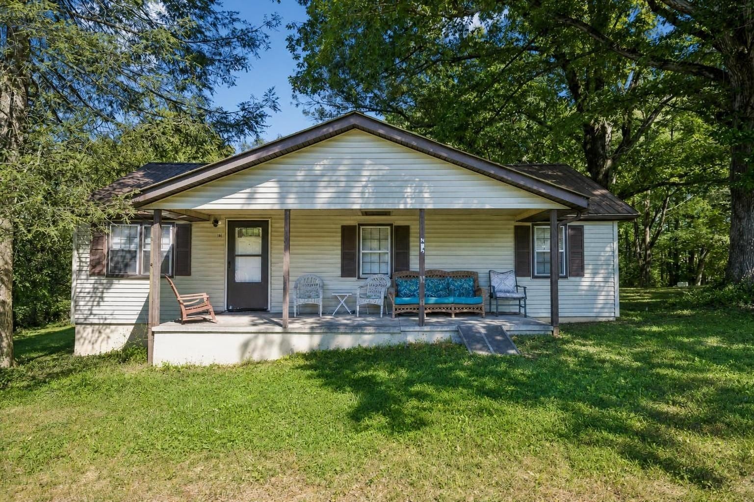 160 Ivy Ave
