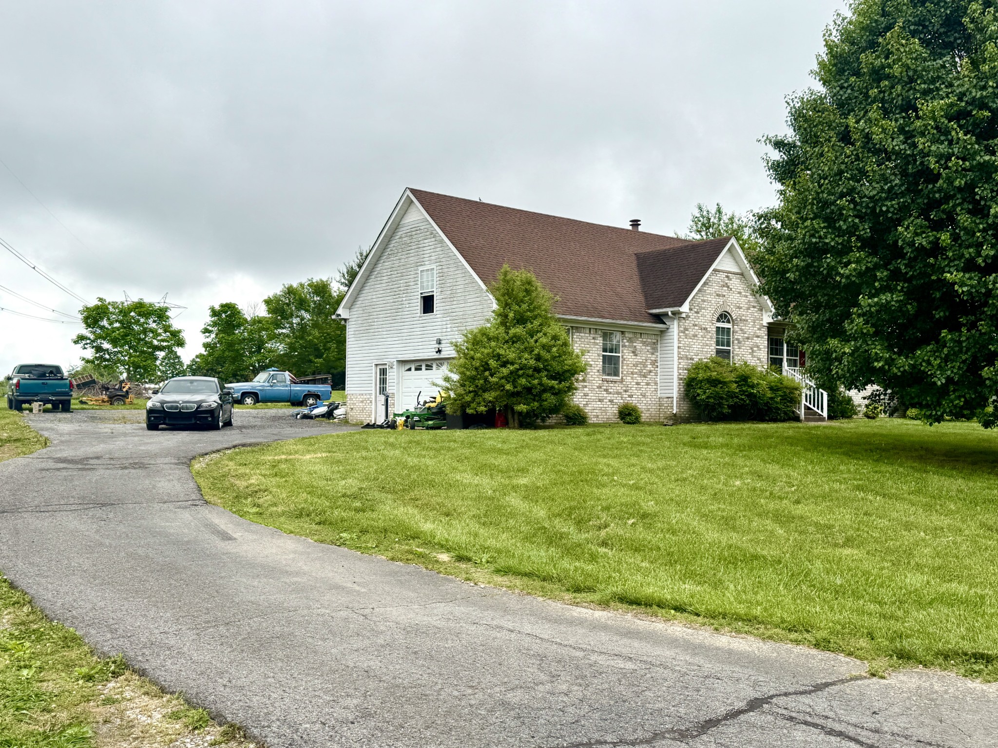 1049 Moncrief Cir
