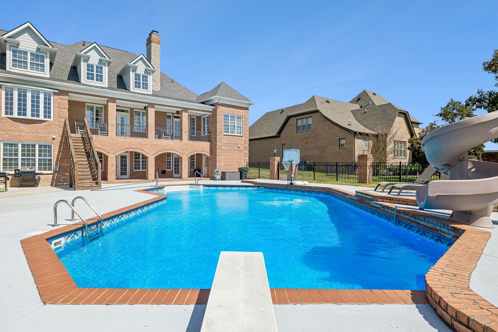 Gallatin, Tennessee, 37066, United States, 5 Bedrooms Bedrooms, ,7 BathroomsBathrooms,Residential,Active,2032432