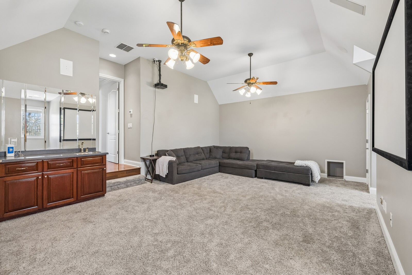 Gallatin, Tennessee, 37066, United States, 5 Bedrooms Bedrooms, ,7 BathroomsBathrooms,Residential,Active,2032432