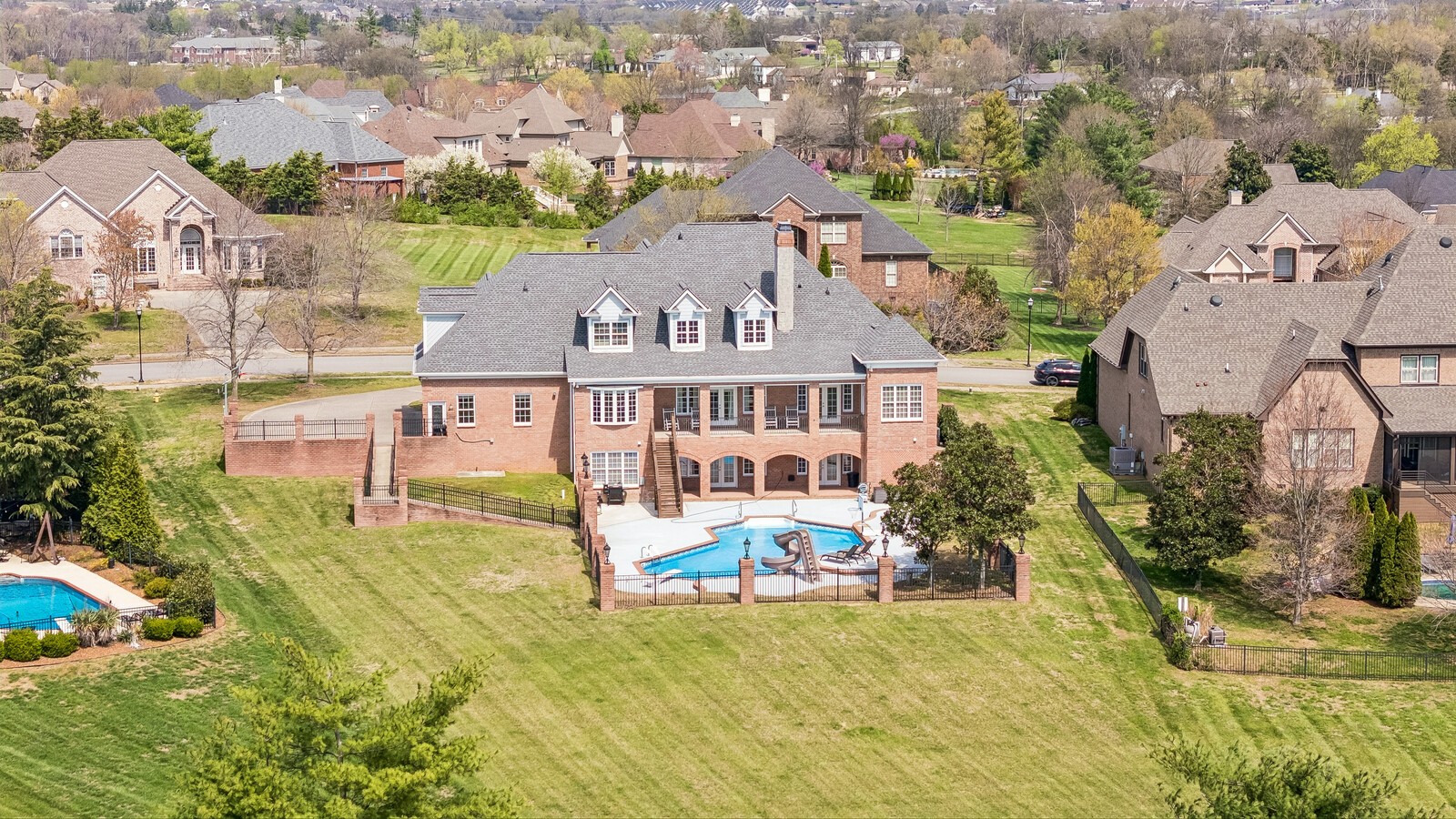 Gallatin, Tennessee, 37066, United States, 5 Bedrooms Bedrooms, ,7 BathroomsBathrooms,Residential,Active,2032432