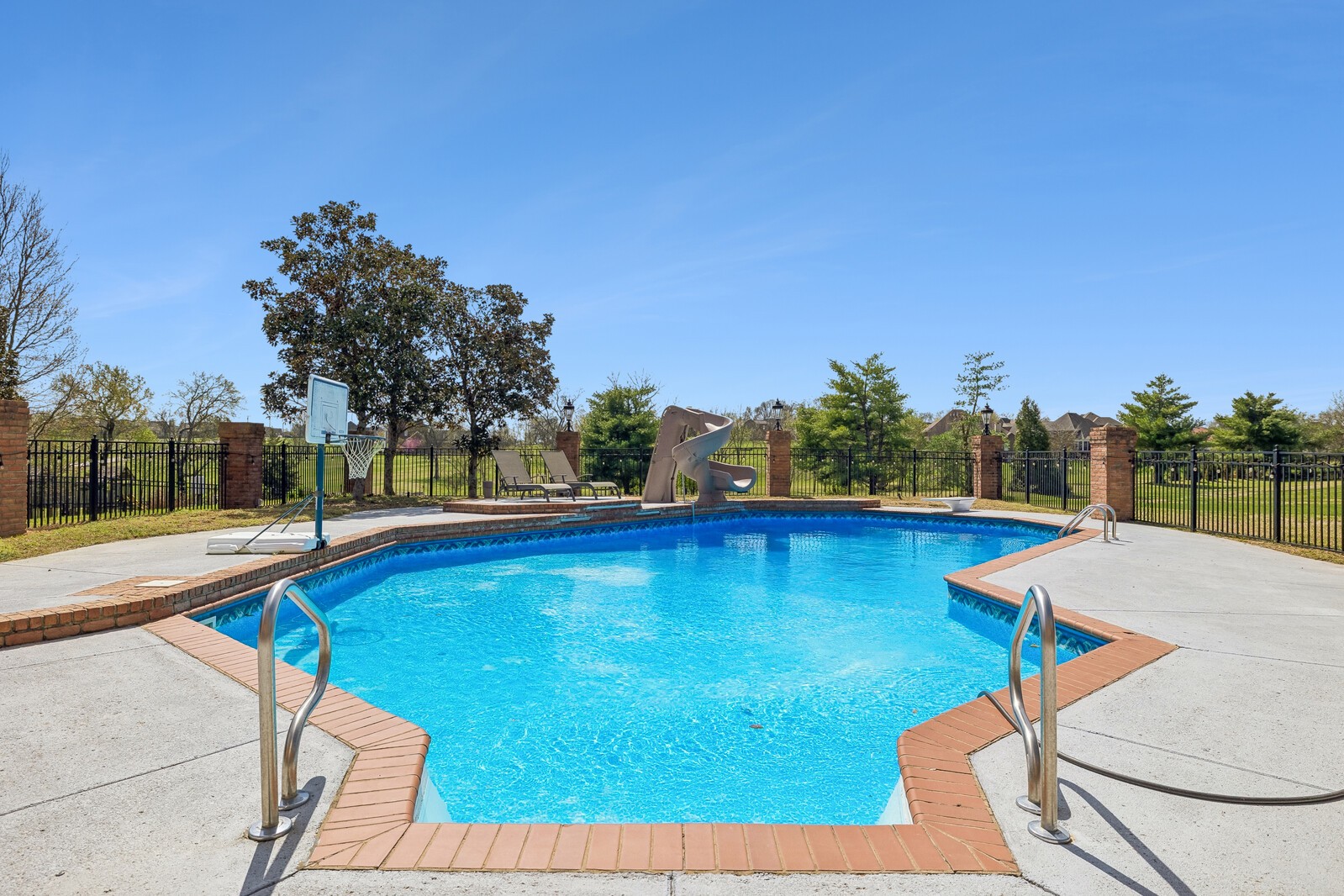 Gallatin, Tennessee, 37066, United States, 5 Bedrooms Bedrooms, ,7 BathroomsBathrooms,Residential,Active,2032432