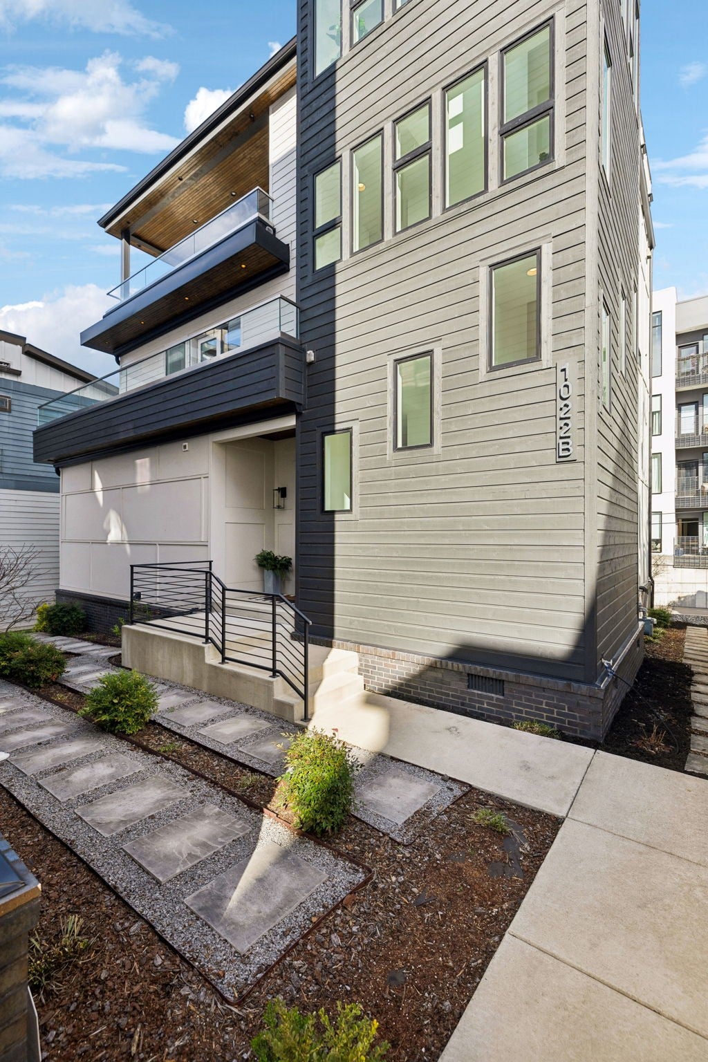 1022B 9th Ave S