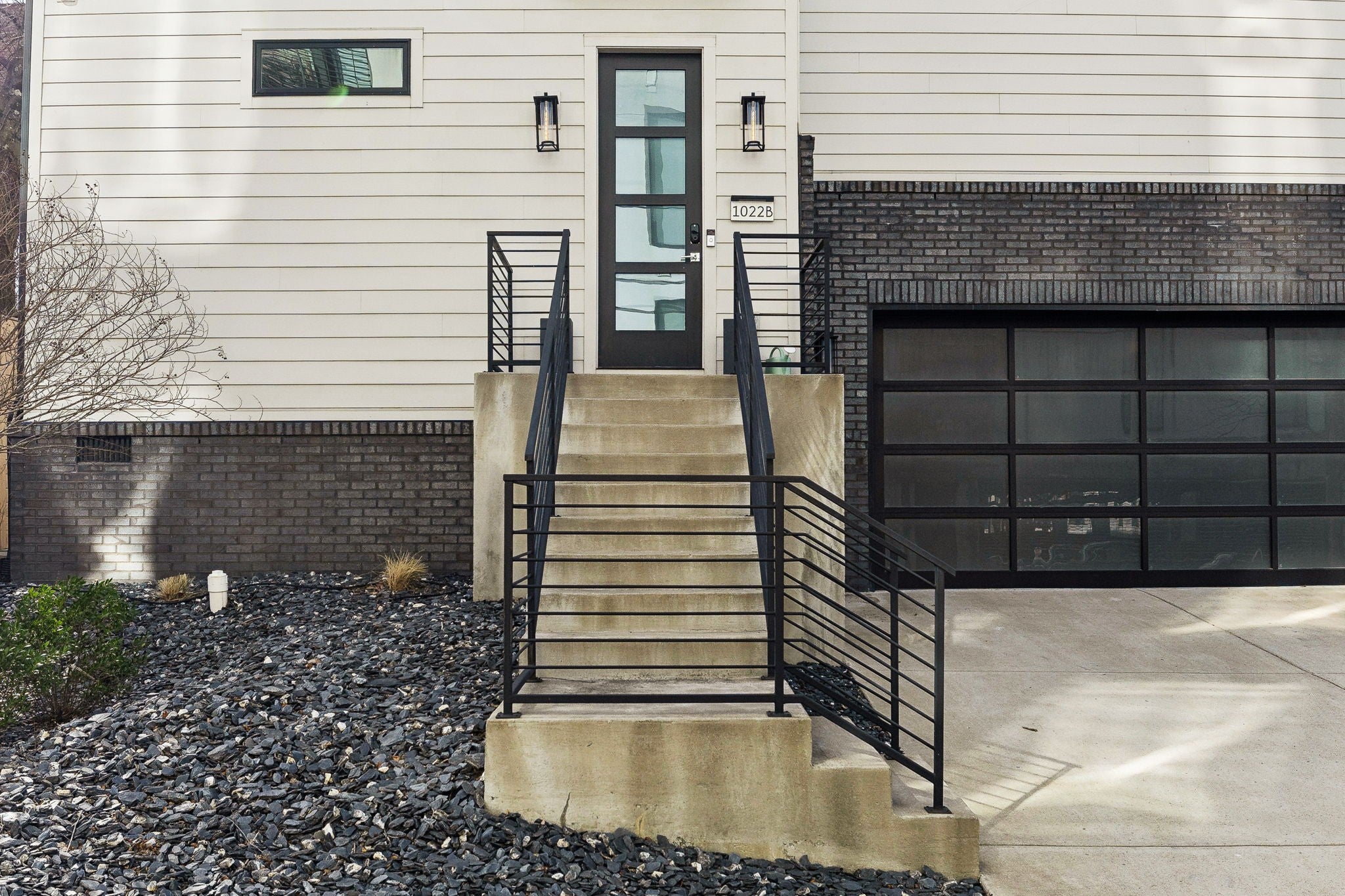 4.0-bed rental at 1022b 9th Ave S