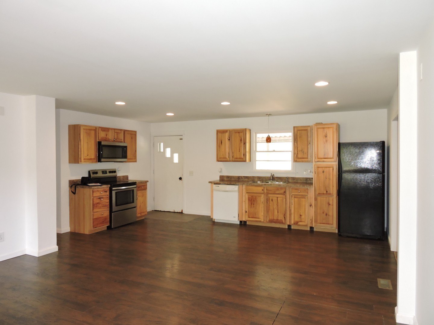 670 Sunset Cir