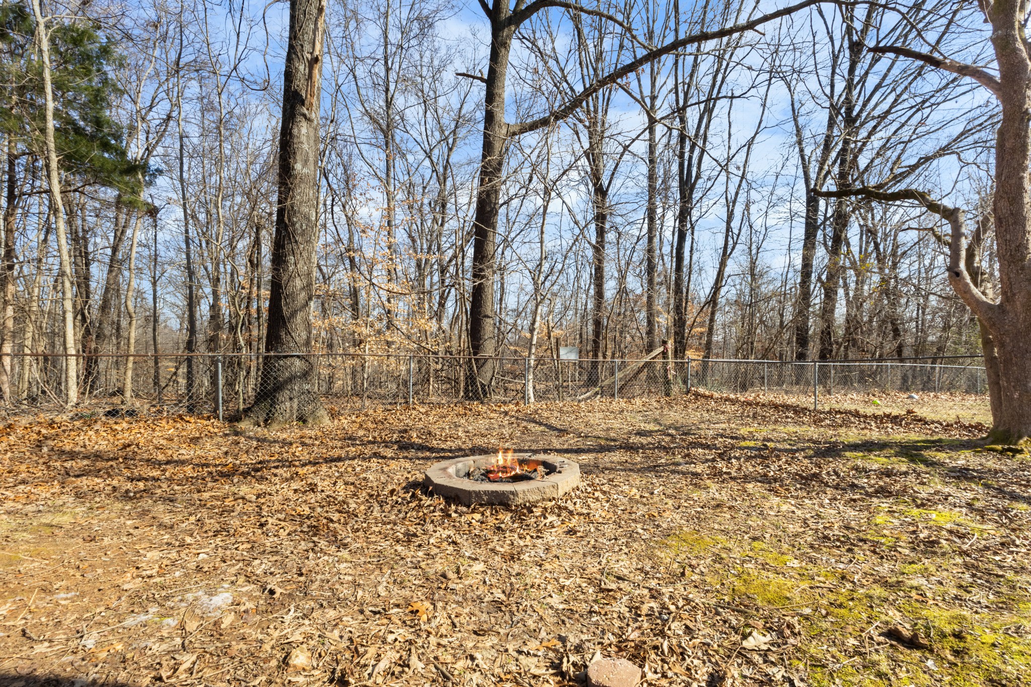 Clarksville, Tennessee 37042, United States, 3 Bedrooms Bedrooms, ,2 BathroomsBathrooms,Residential,Pending,6101