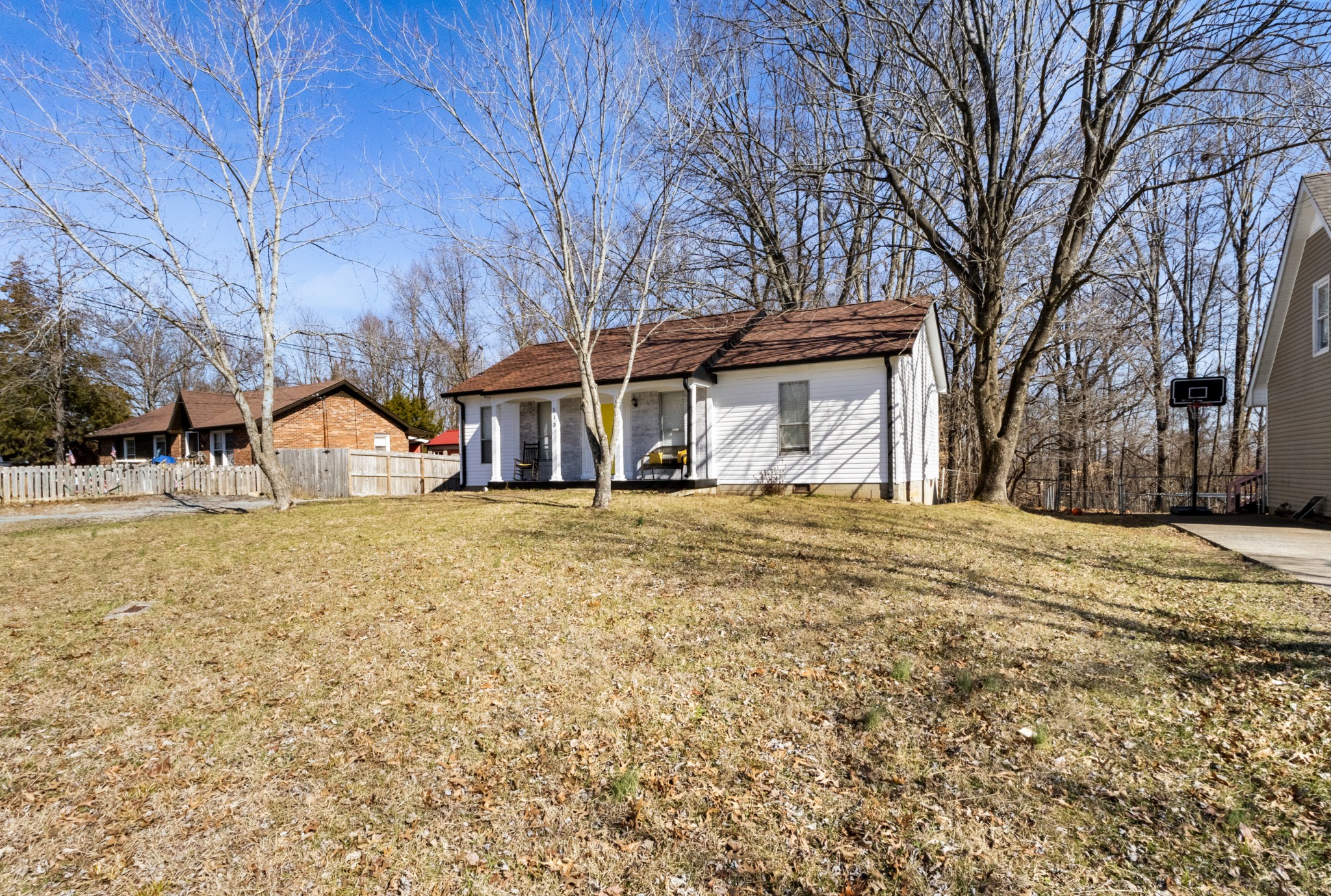 Clarksville, Tennessee 37042, United States, 3 Bedrooms Bedrooms, ,2 BathroomsBathrooms,Residential,Pending,6101