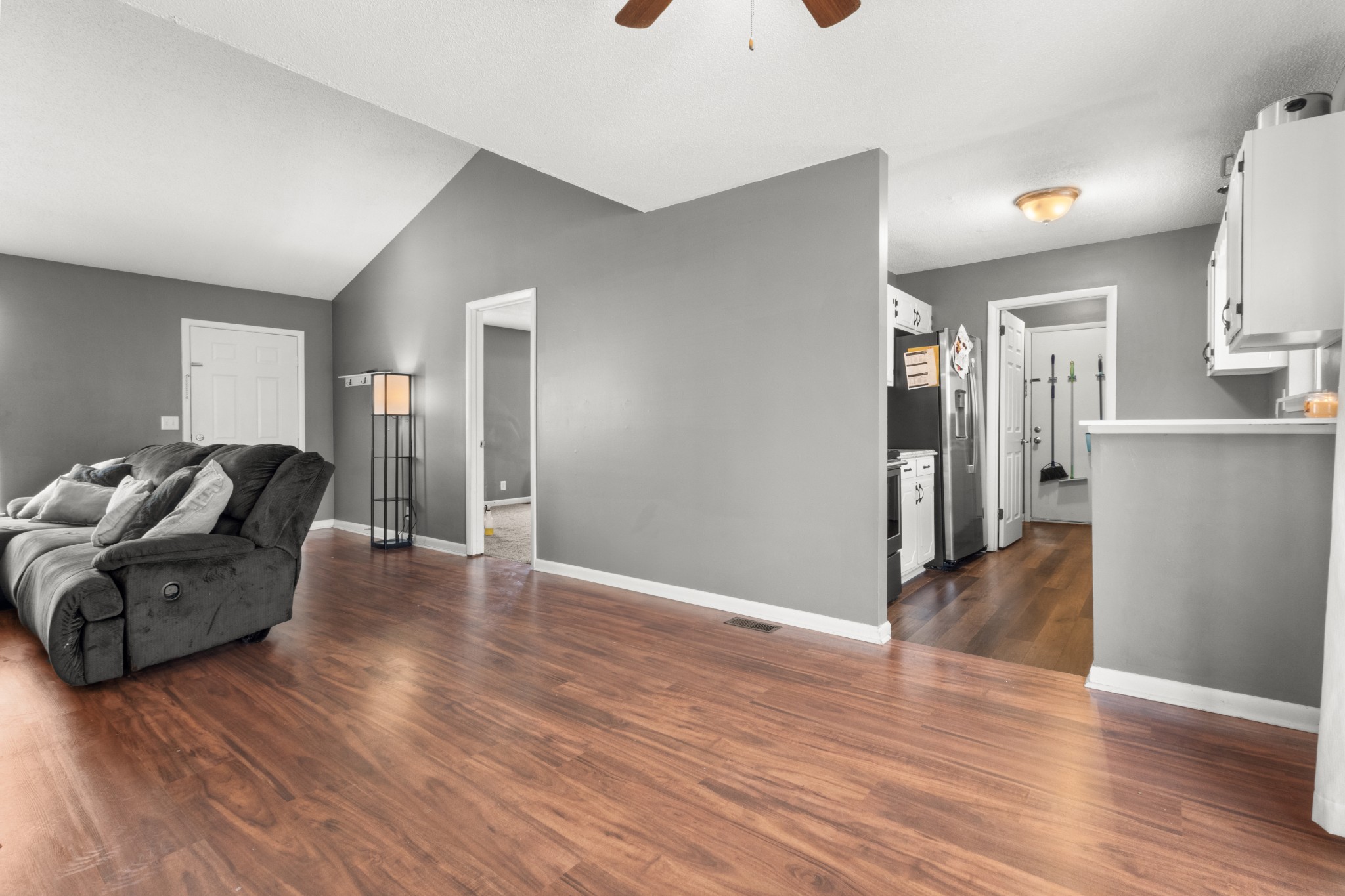 Clarksville, Tennessee 37042, United States, 3 Bedrooms Bedrooms, ,2 BathroomsBathrooms,Residential,Pending,6101