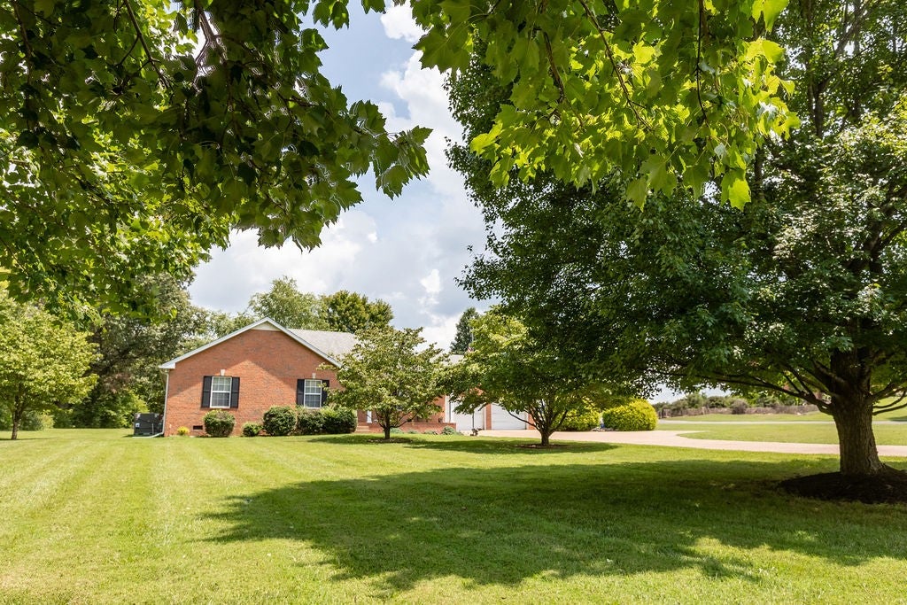 1004 Deann Ct