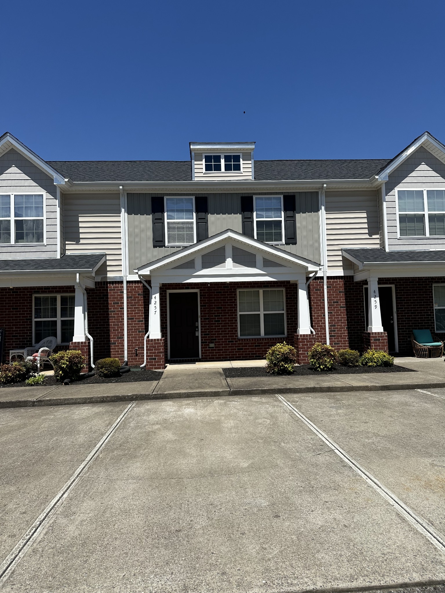 4257 Aurora Cir