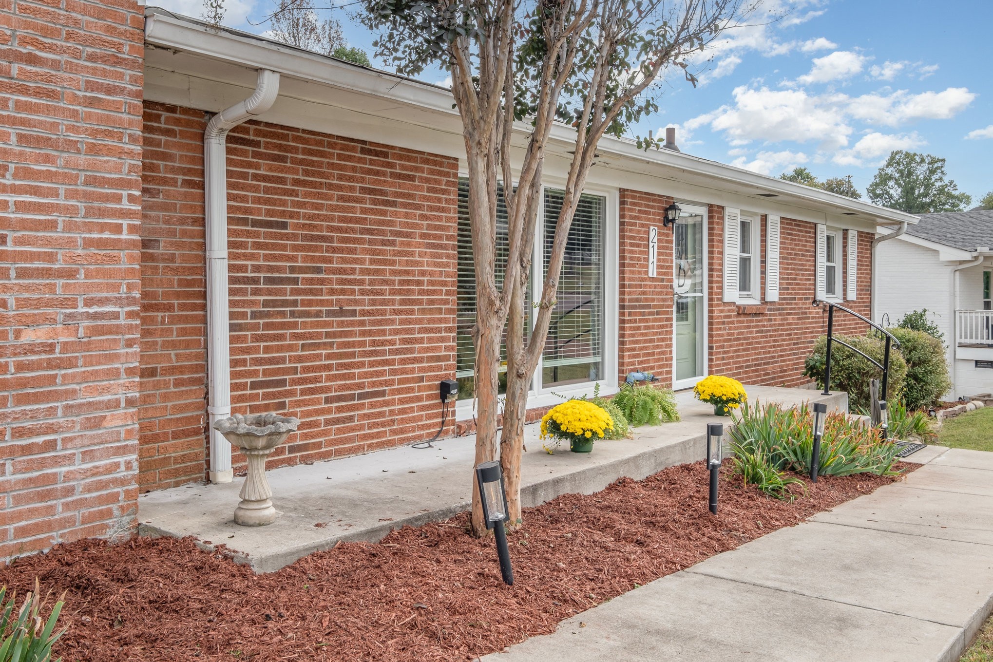 211 Perlen Dr