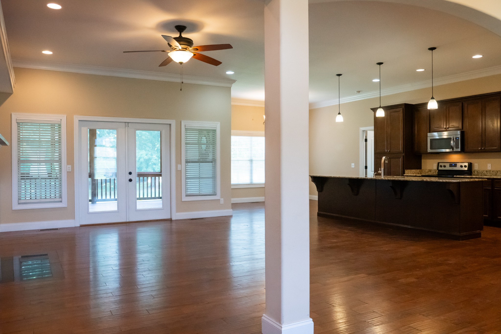 902 Evelyn Ct