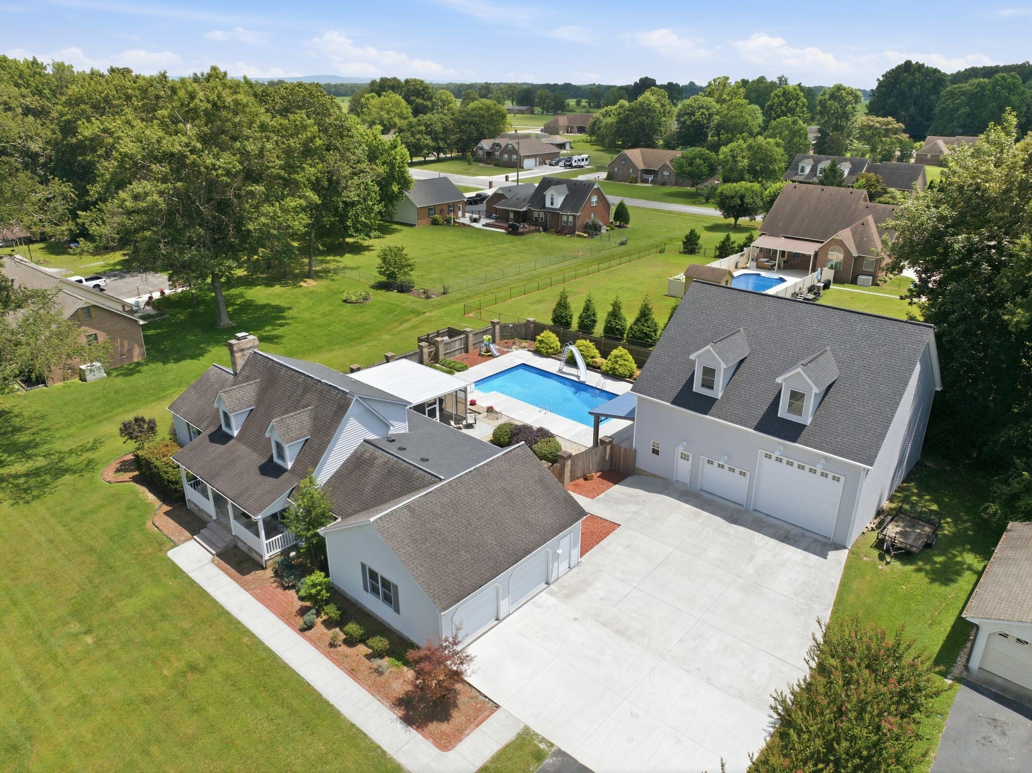 188 Red Oak Dr