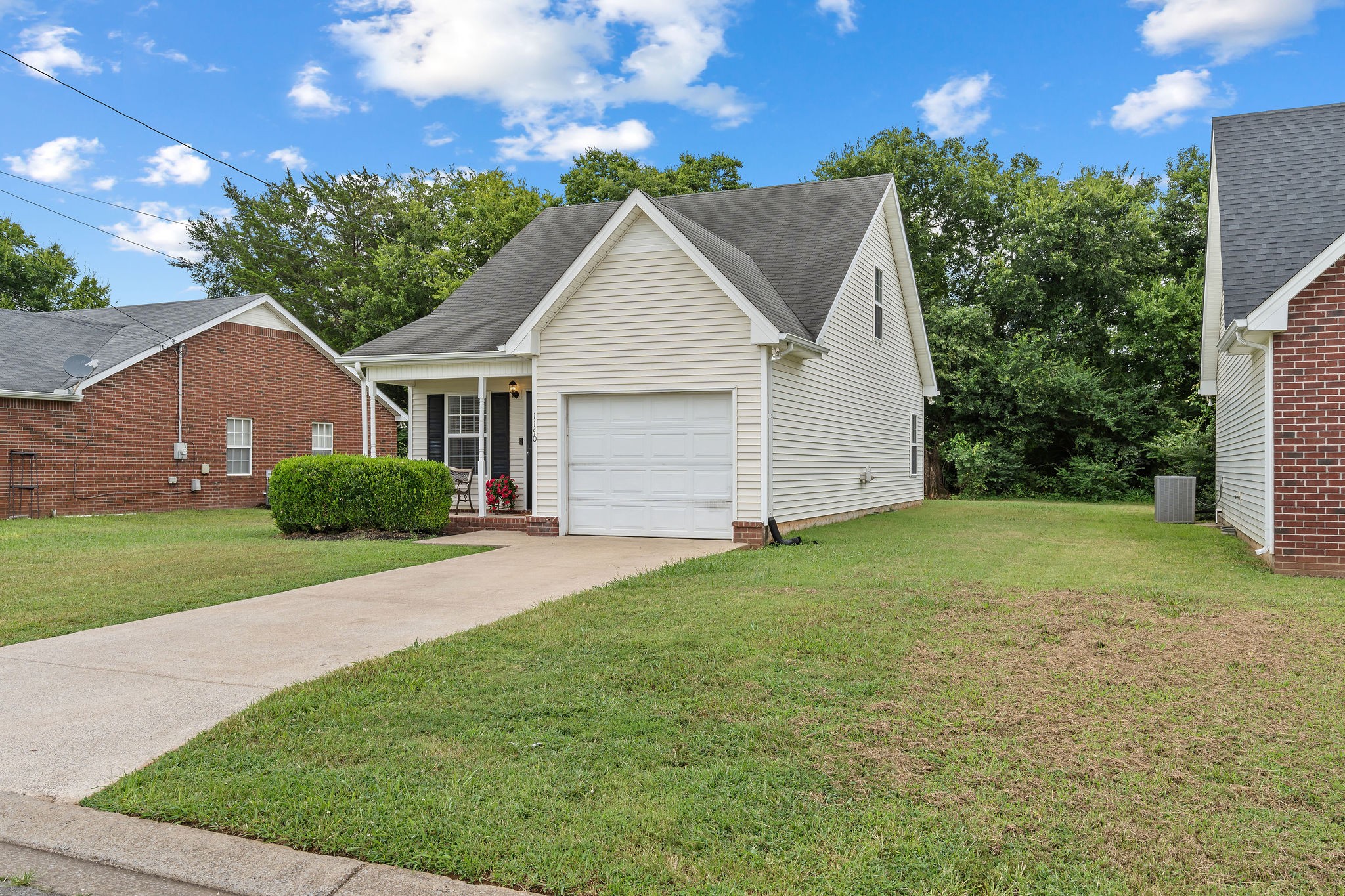 1140 Eastwoods Dr