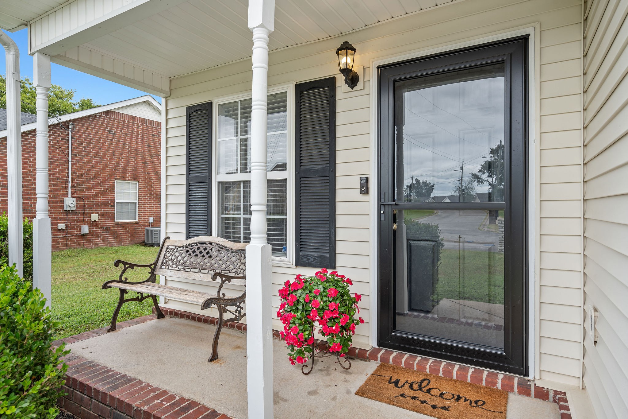 1140 Eastwoods Dr