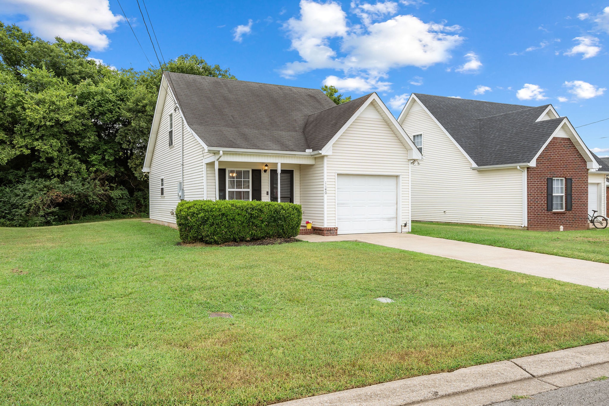 1140 Eastwoods Dr