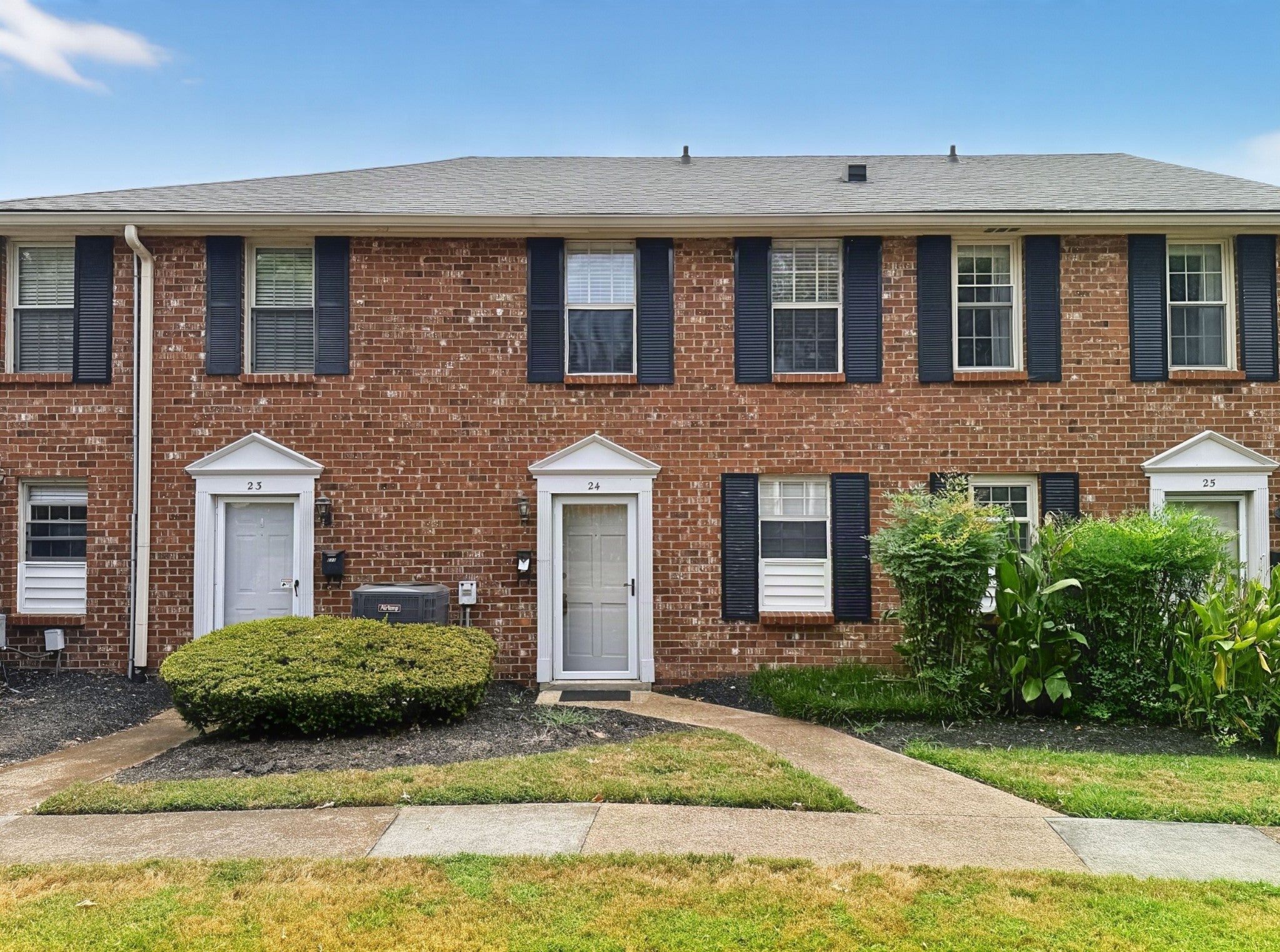 2.0-bed rental at 523 Harding Pl 24