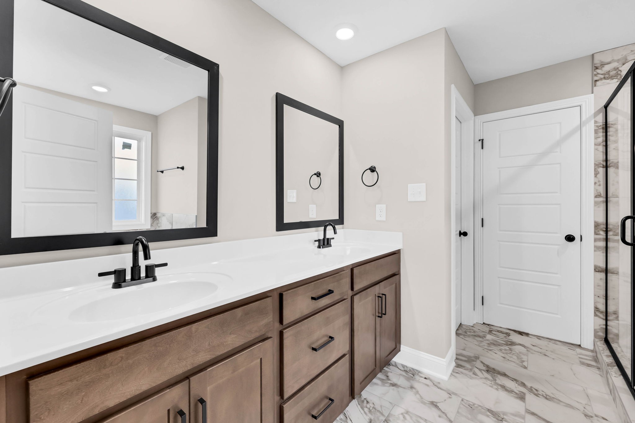 Clarksville, Tennessee 37040, United States, 5 Bedrooms Bedrooms, ,3 BathroomsBathrooms,Residential,Active,195985