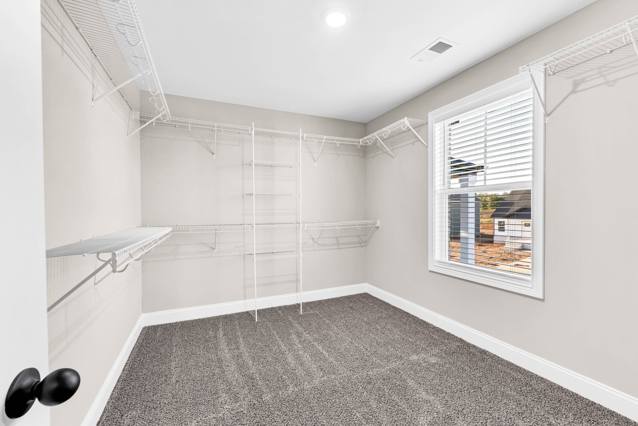 Clarksville, Tennessee 37040, United States, 5 Bedrooms Bedrooms, ,3 BathroomsBathrooms,Residential,Active,195985