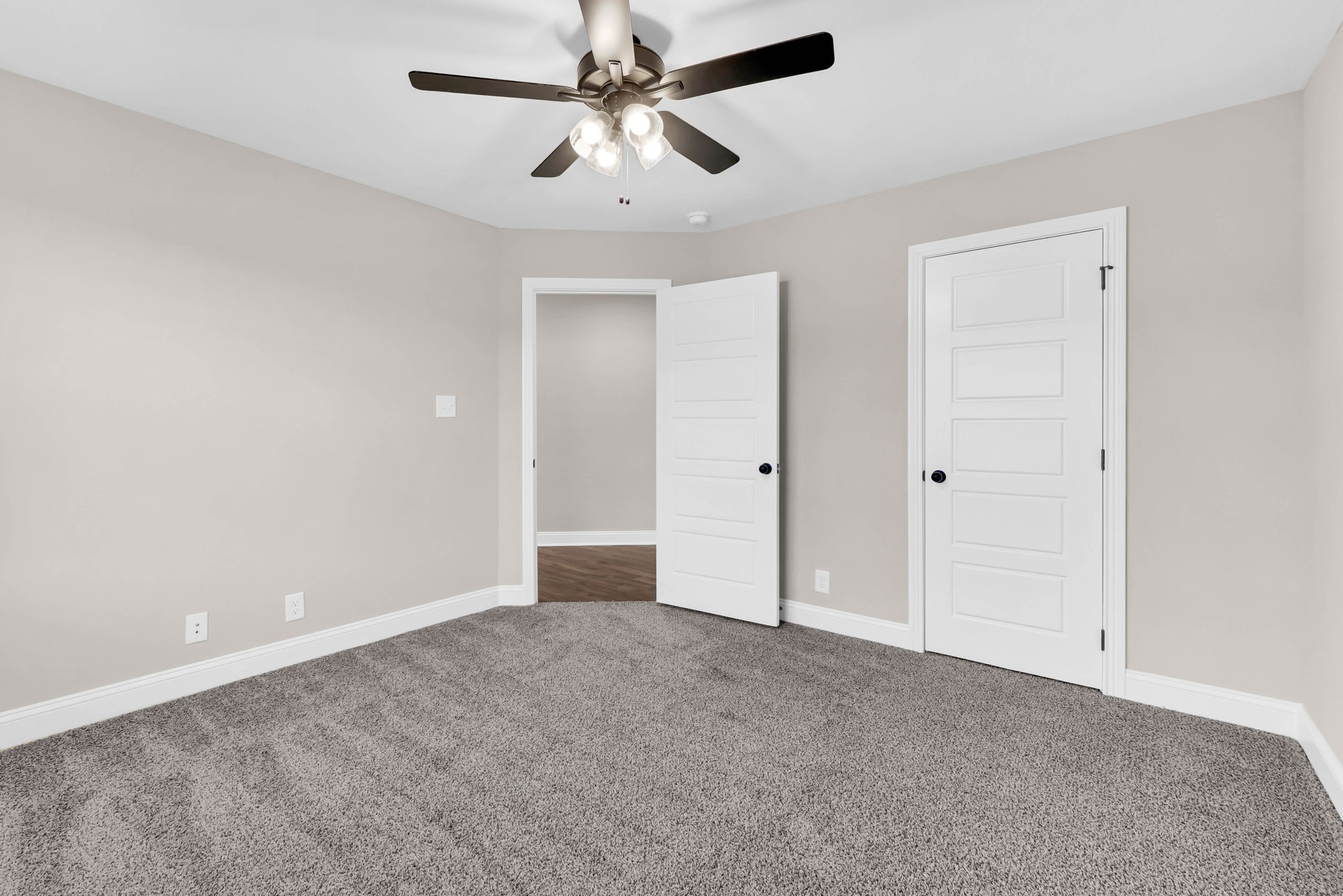 Clarksville, Tennessee 37040, United States, 5 Bedrooms Bedrooms, ,3 BathroomsBathrooms,Residential,Active,195985