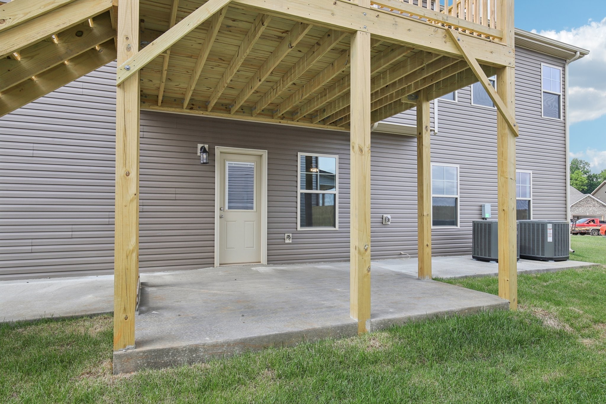 Clarksville, Tennessee 37040, United States, 5 Bedrooms Bedrooms, ,3 BathroomsBathrooms,Residential,Active,195985