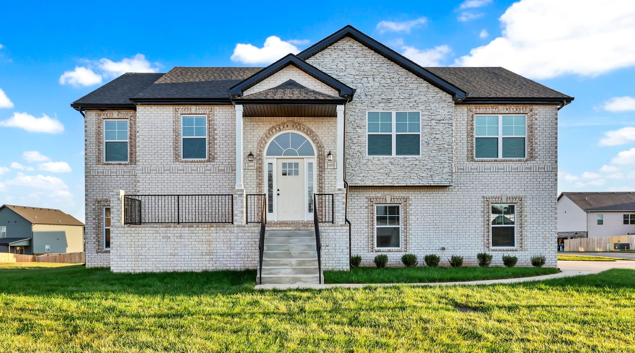 Clarksville, Tennessee 37040, United States, 5 Bedrooms Bedrooms, ,3 BathroomsBathrooms,Residential,Active,195985