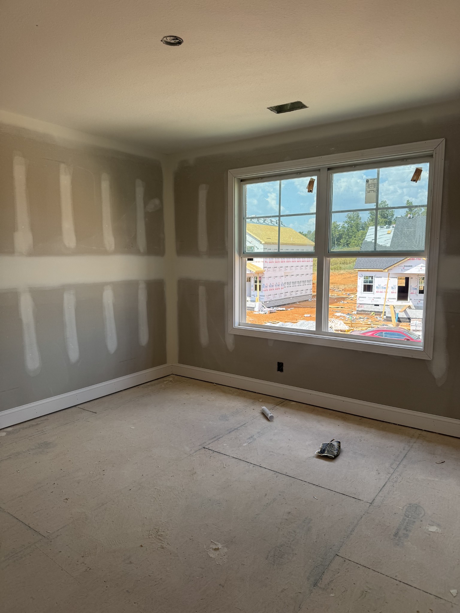 Clarksville, Tennessee 37040, United States, 5 Bedrooms Bedrooms, ,3 BathroomsBathrooms,Residential,Active,195985