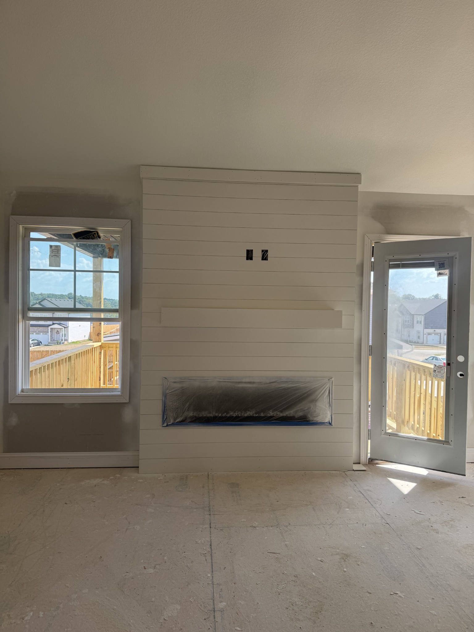 Clarksville, Tennessee 37040, United States, 5 Bedrooms Bedrooms, ,3 BathroomsBathrooms,Residential,Active,195985