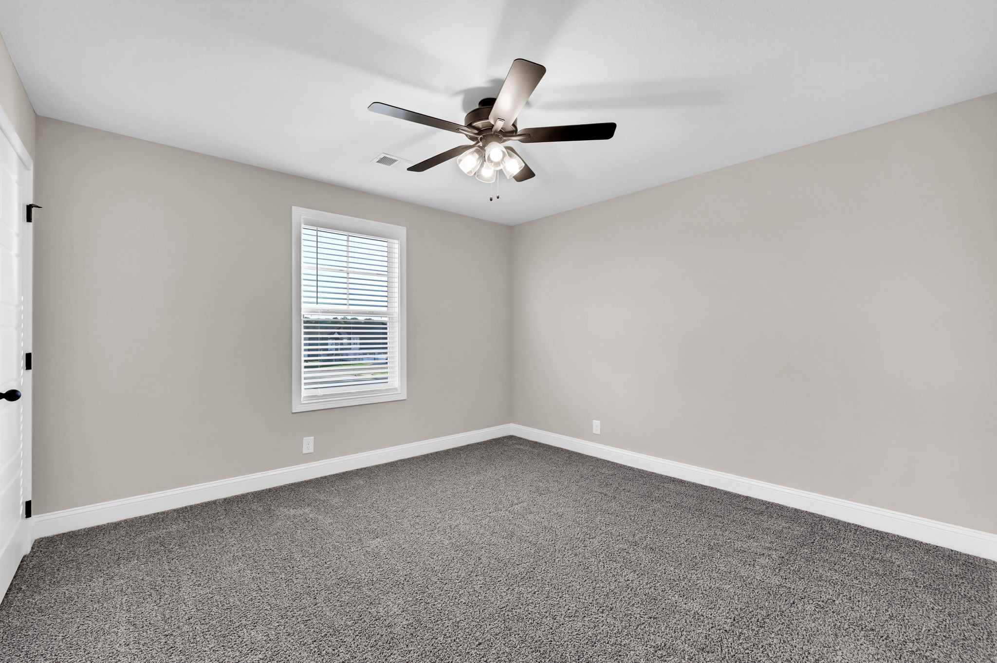 Clarksville, Tennessee 37040, United States, 5 Bedrooms Bedrooms, ,3 BathroomsBathrooms,Residential,Active,195985