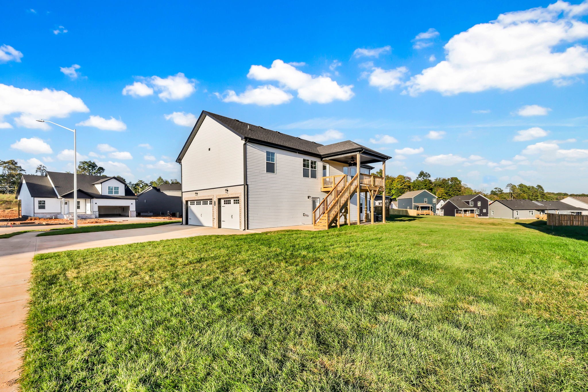 Clarksville, Tennessee 37040, United States, 5 Bedrooms Bedrooms, ,3 BathroomsBathrooms,Residential,Active,195985