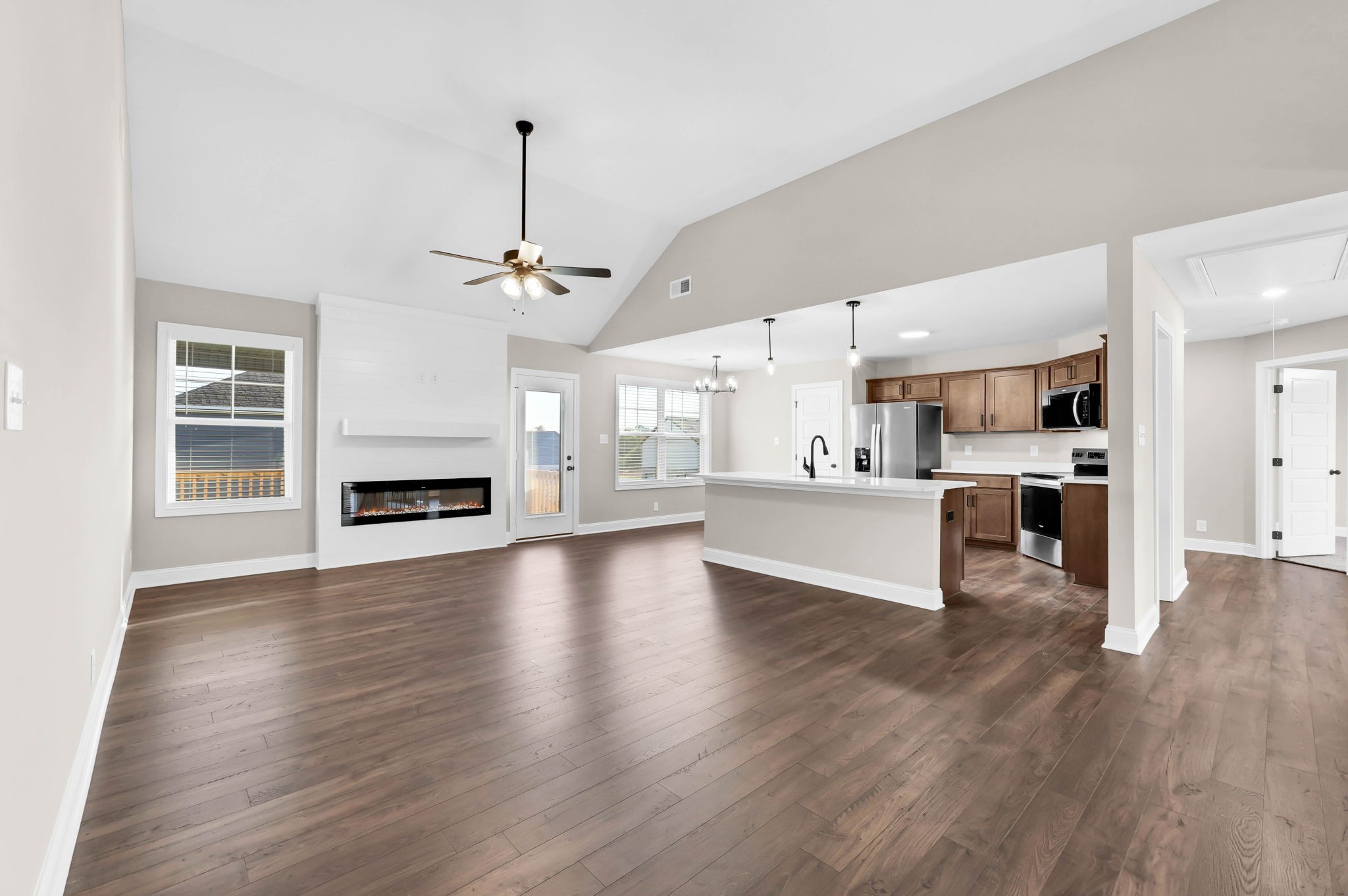 Clarksville, Tennessee 37040, United States, 5 Bedrooms Bedrooms, ,3 BathroomsBathrooms,Residential,Active,195985