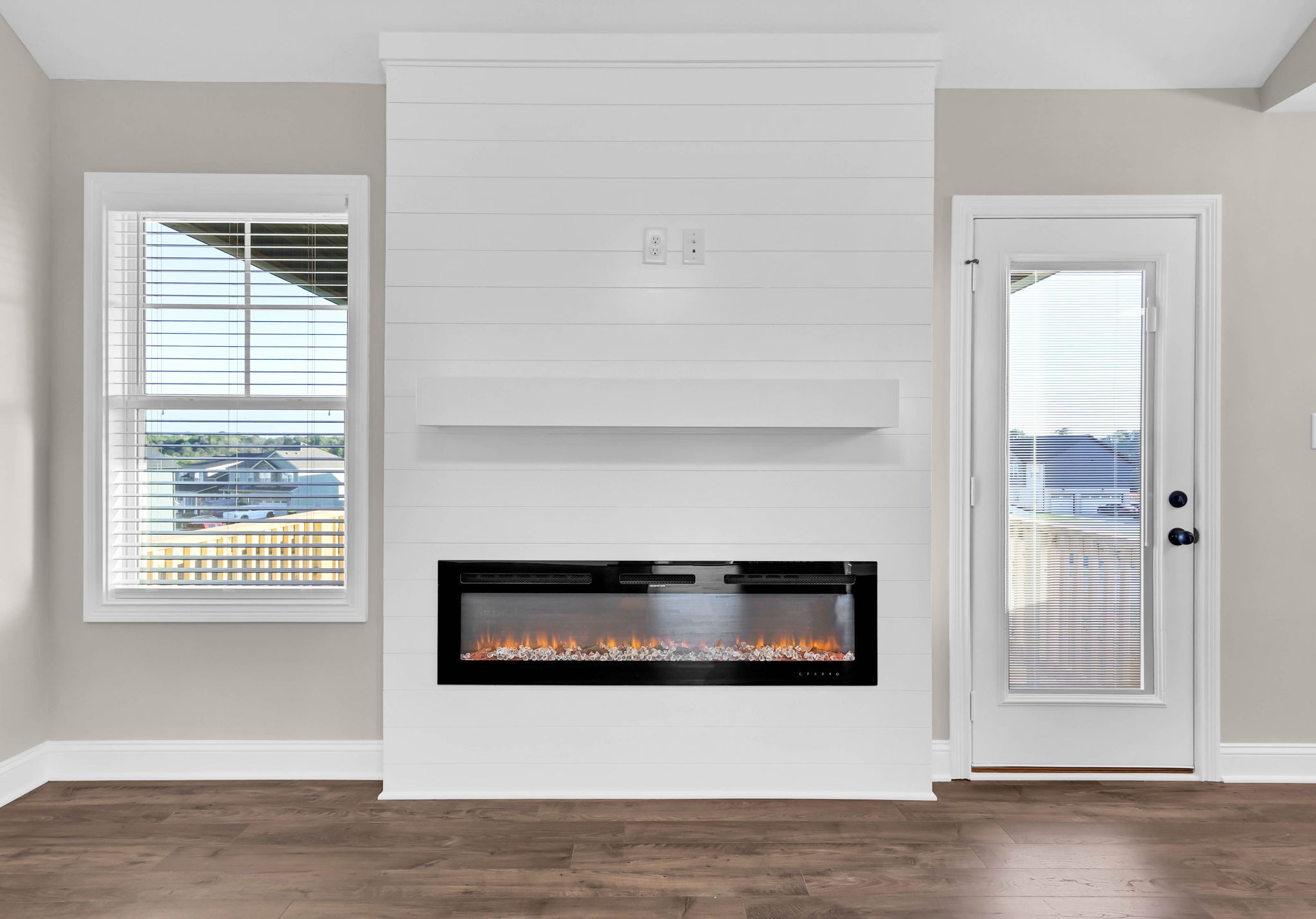 Clarksville, Tennessee 37040, United States, 5 Bedrooms Bedrooms, ,3 BathroomsBathrooms,Residential,Active,195985