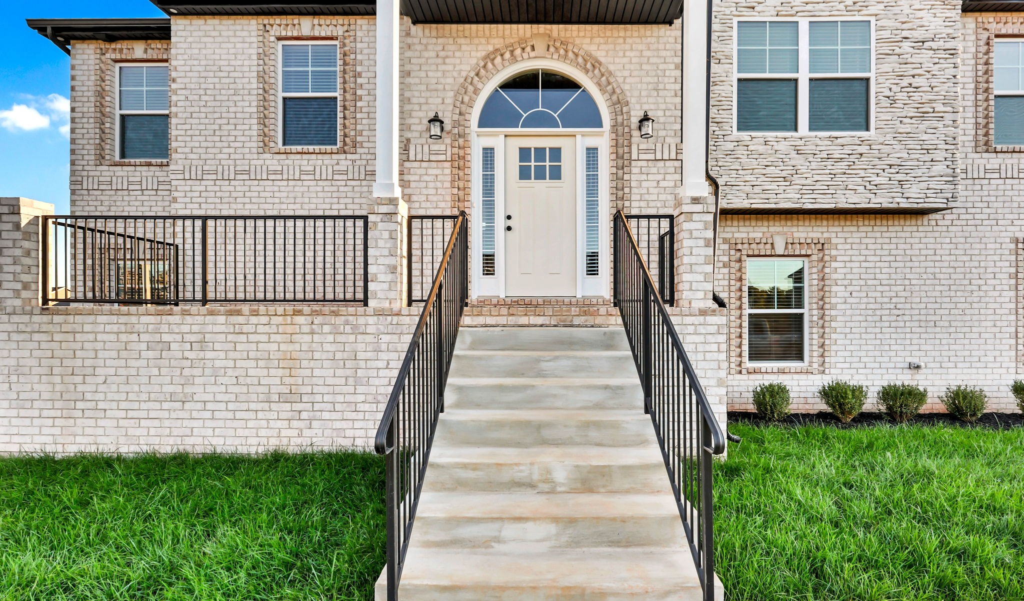 Clarksville, Tennessee 37040, United States, 5 Bedrooms Bedrooms, ,3 BathroomsBathrooms,Residential,Active,195985