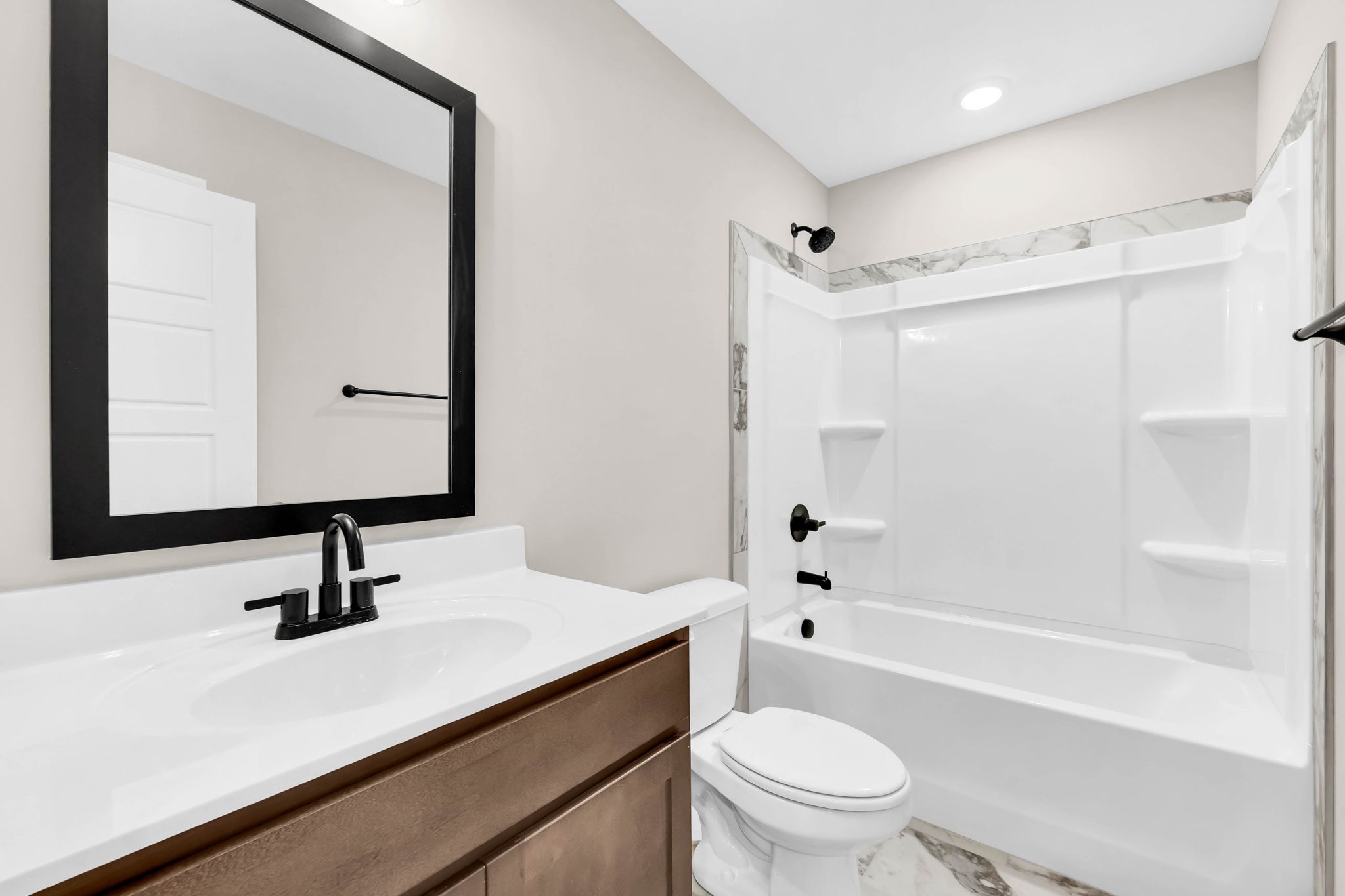 Clarksville, Tennessee 37040, United States, 5 Bedrooms Bedrooms, ,3 BathroomsBathrooms,Residential,Active,195985