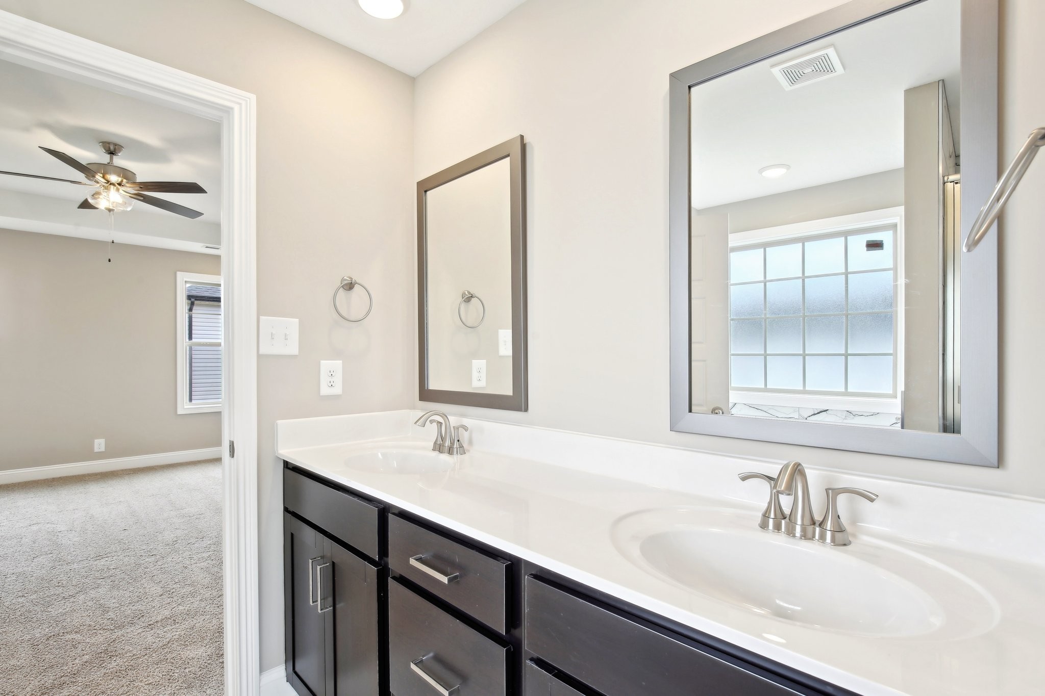 Clarksville, Tennessee 37040, United States, 5 Bedrooms Bedrooms, ,3 BathroomsBathrooms,Residential,Active,195985