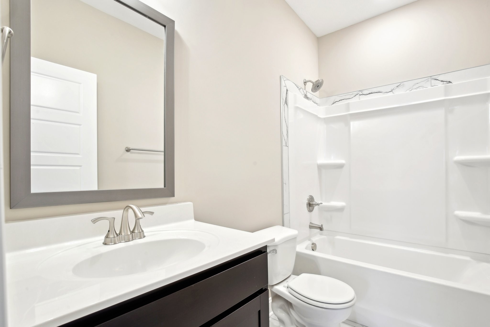 Clarksville, Tennessee 37040, United States, 5 Bedrooms Bedrooms, ,3 BathroomsBathrooms,Residential,Active,195985