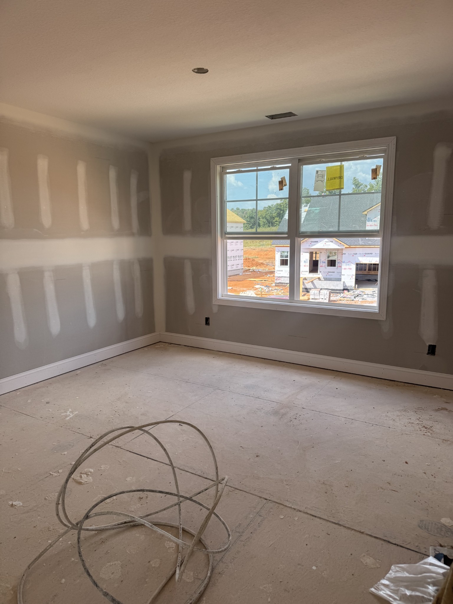 Clarksville, Tennessee 37040, United States, 5 Bedrooms Bedrooms, ,3 BathroomsBathrooms,Residential,Active,195985