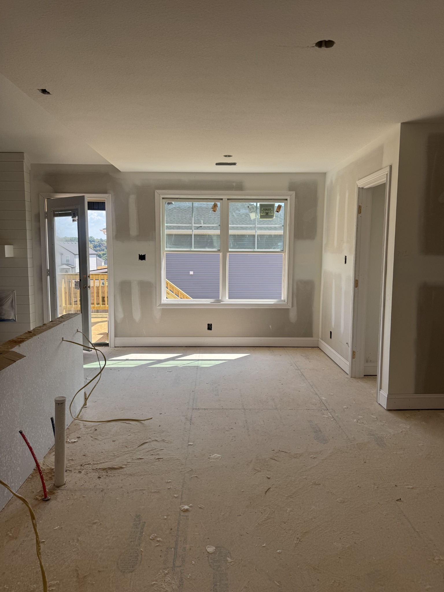 Clarksville, Tennessee 37040, United States, 5 Bedrooms Bedrooms, ,3 BathroomsBathrooms,Residential,Active,195985