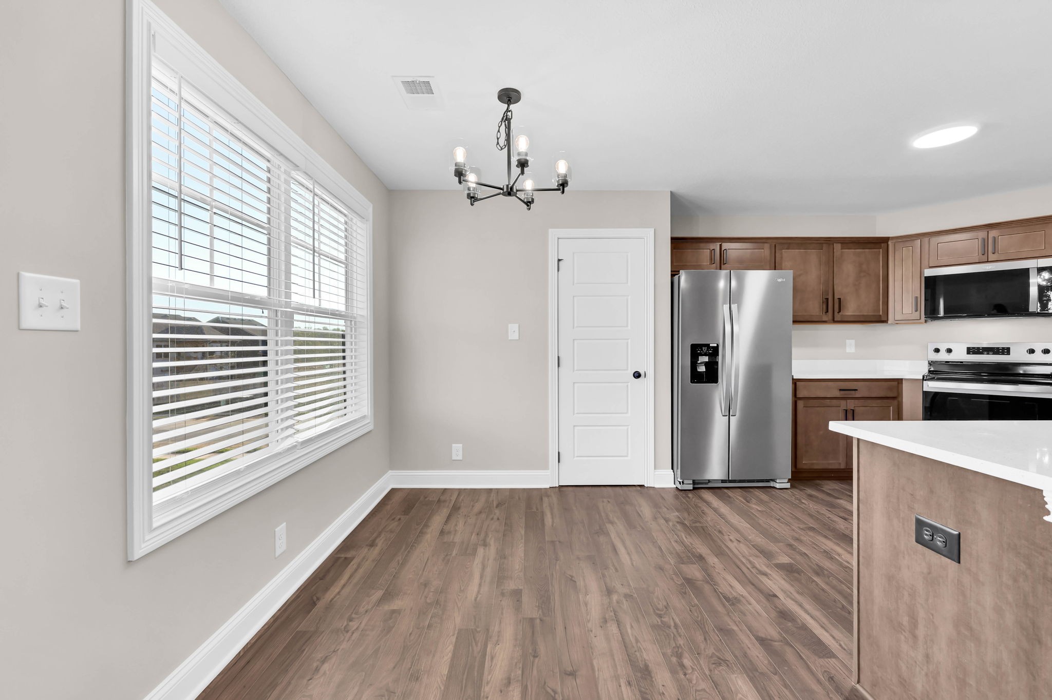 Clarksville, Tennessee 37040, United States, 5 Bedrooms Bedrooms, ,3 BathroomsBathrooms,Residential,Active,195985