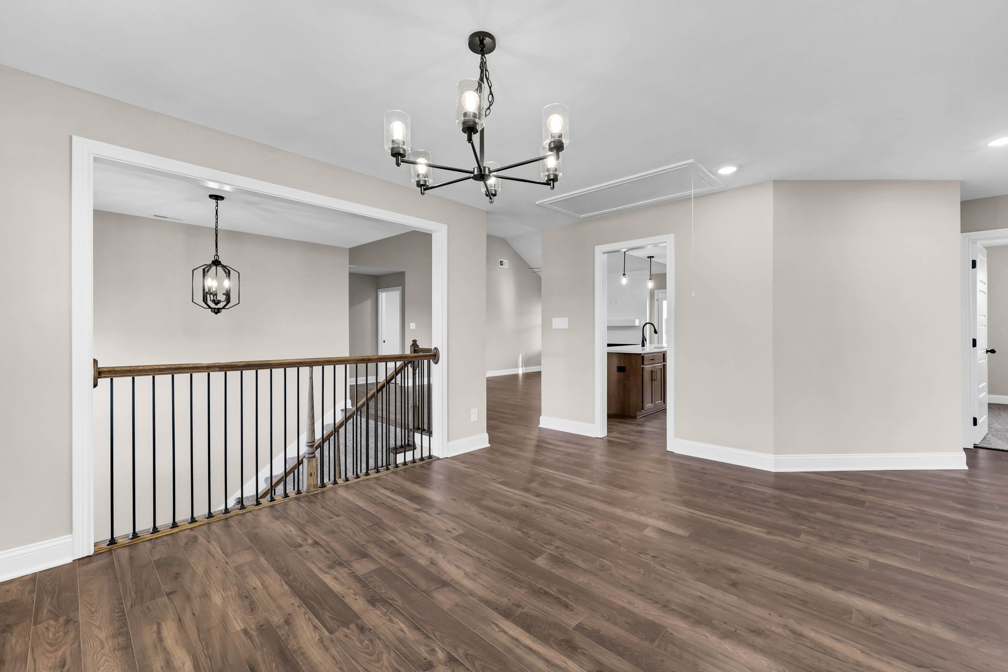 Clarksville, Tennessee 37040, United States, 5 Bedrooms Bedrooms, ,3 BathroomsBathrooms,Residential,Active,195985