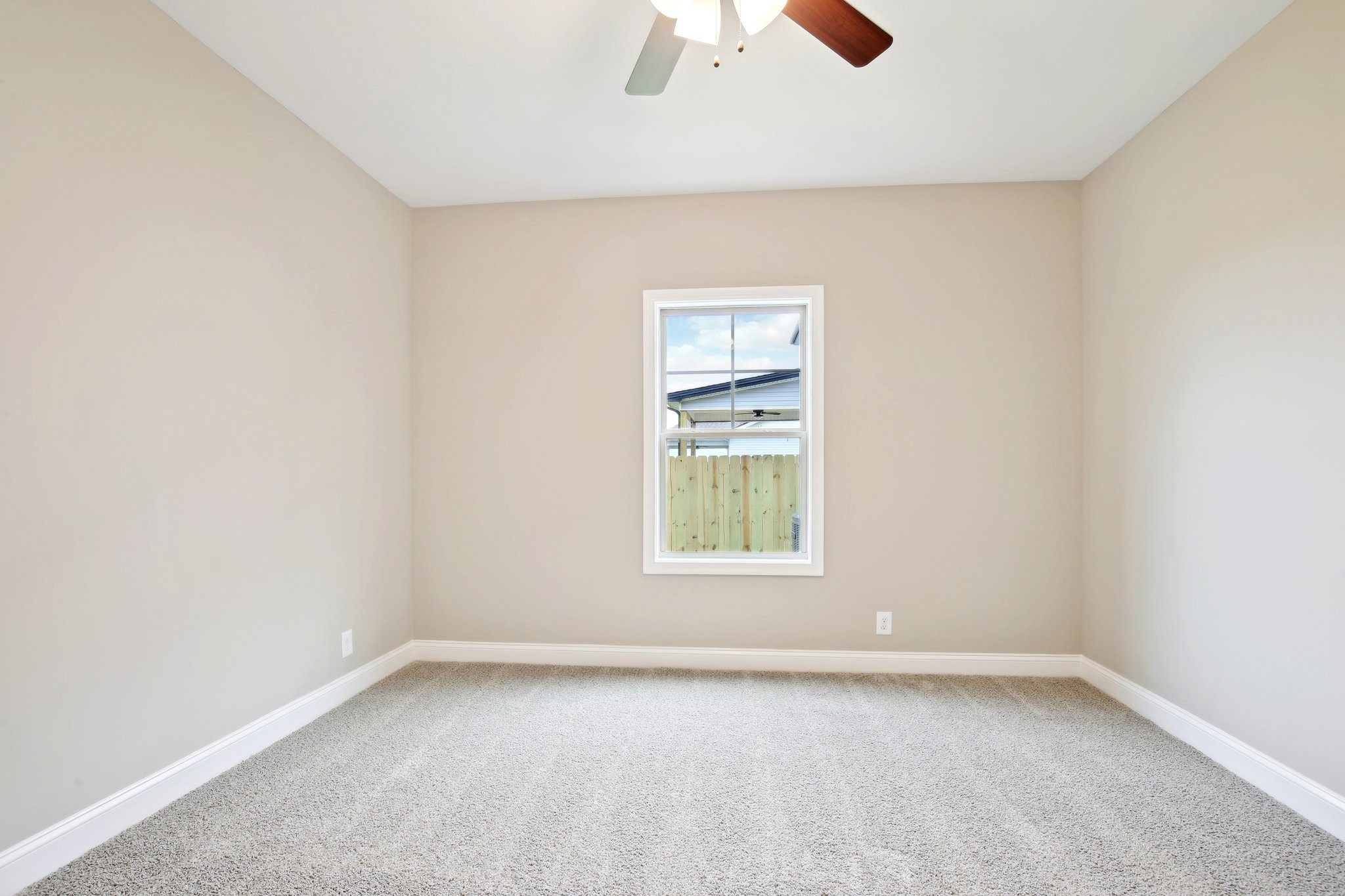 Clarksville, Tennessee 37040, United States, 5 Bedrooms Bedrooms, ,3 BathroomsBathrooms,Residential,Active,195985