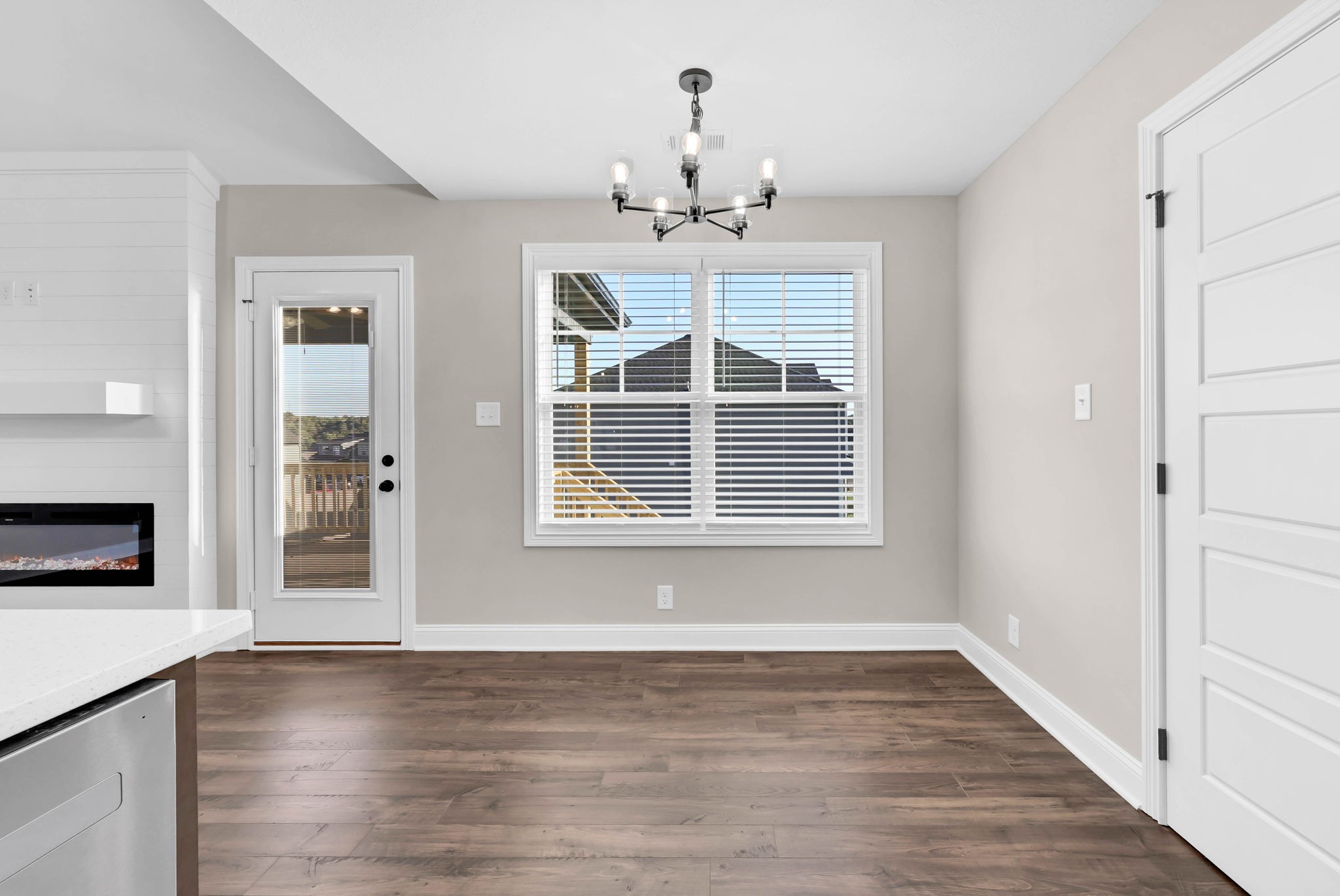 Clarksville, Tennessee 37040, United States, 5 Bedrooms Bedrooms, ,3 BathroomsBathrooms,Residential,Active,195985